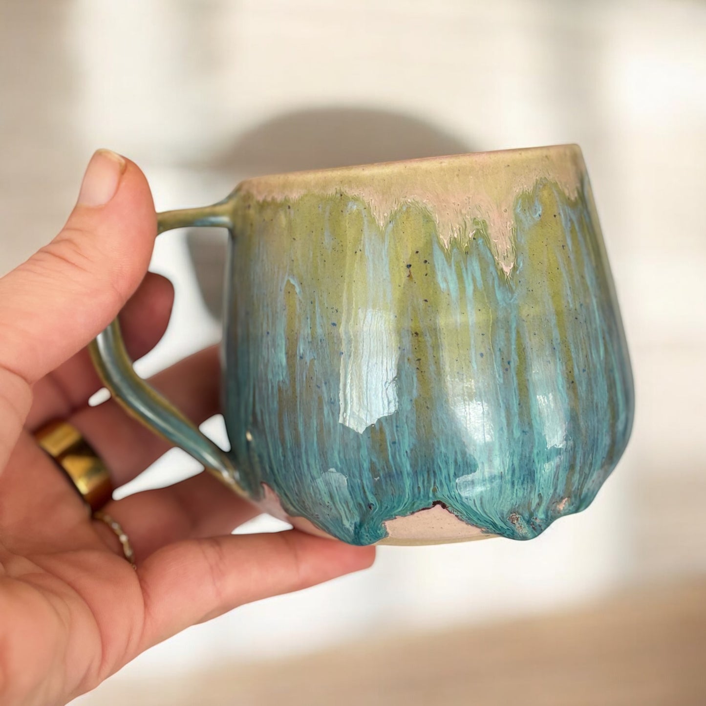 Tasse bleue turquoise ,poterie faite main. Entretien facile.