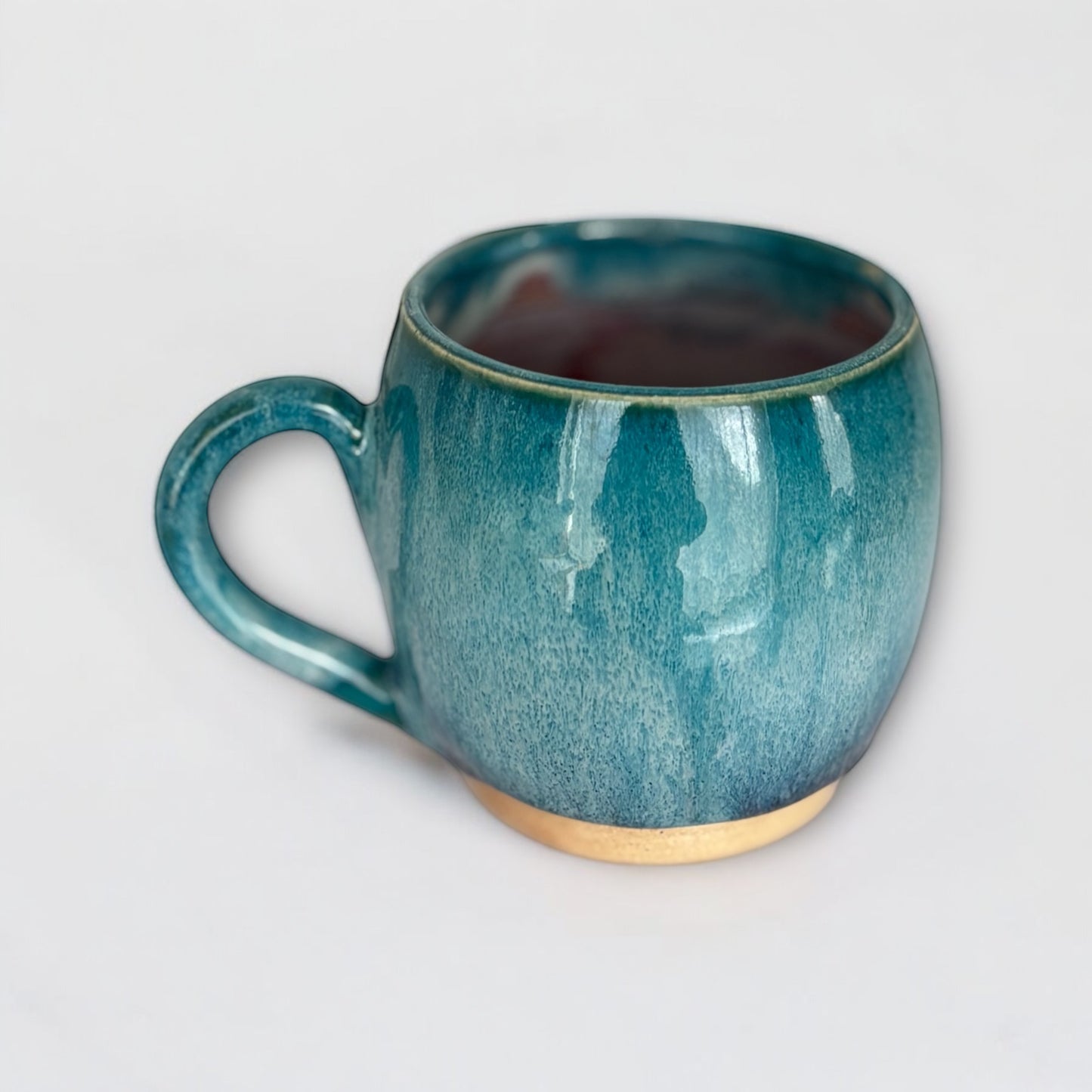 Tasse bleue ,poterie faite main. Entretien facile.