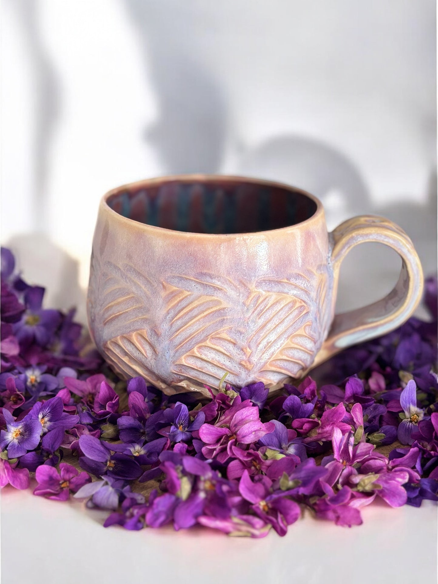 Tasse douce ,poterie faite main. Entretien facile.