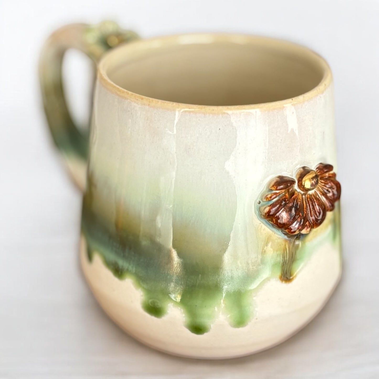 Tasse "Forest", dégradés de couleurs douces, vertes - or véritable.