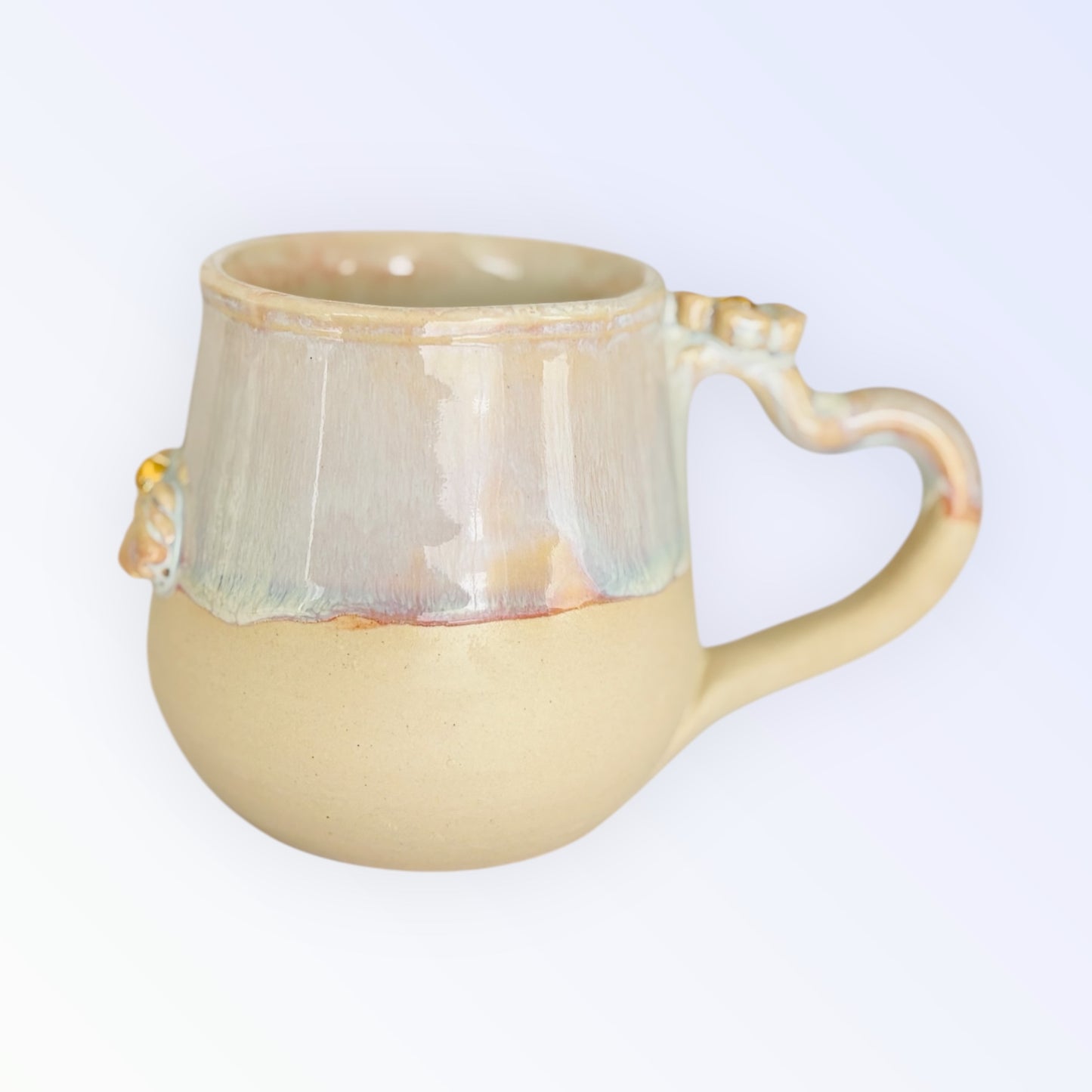 Tasse "fleur" blanc nacré, dégradés de couleurs douces - éclats en or véritable. Artisanat, pièce unique, fait main.
