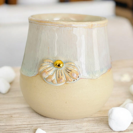 Tasse "fleur" blanc nacré, dégradés de couleurs douces - éclats en or véritable. Artisanat, pièce unique, fait main.