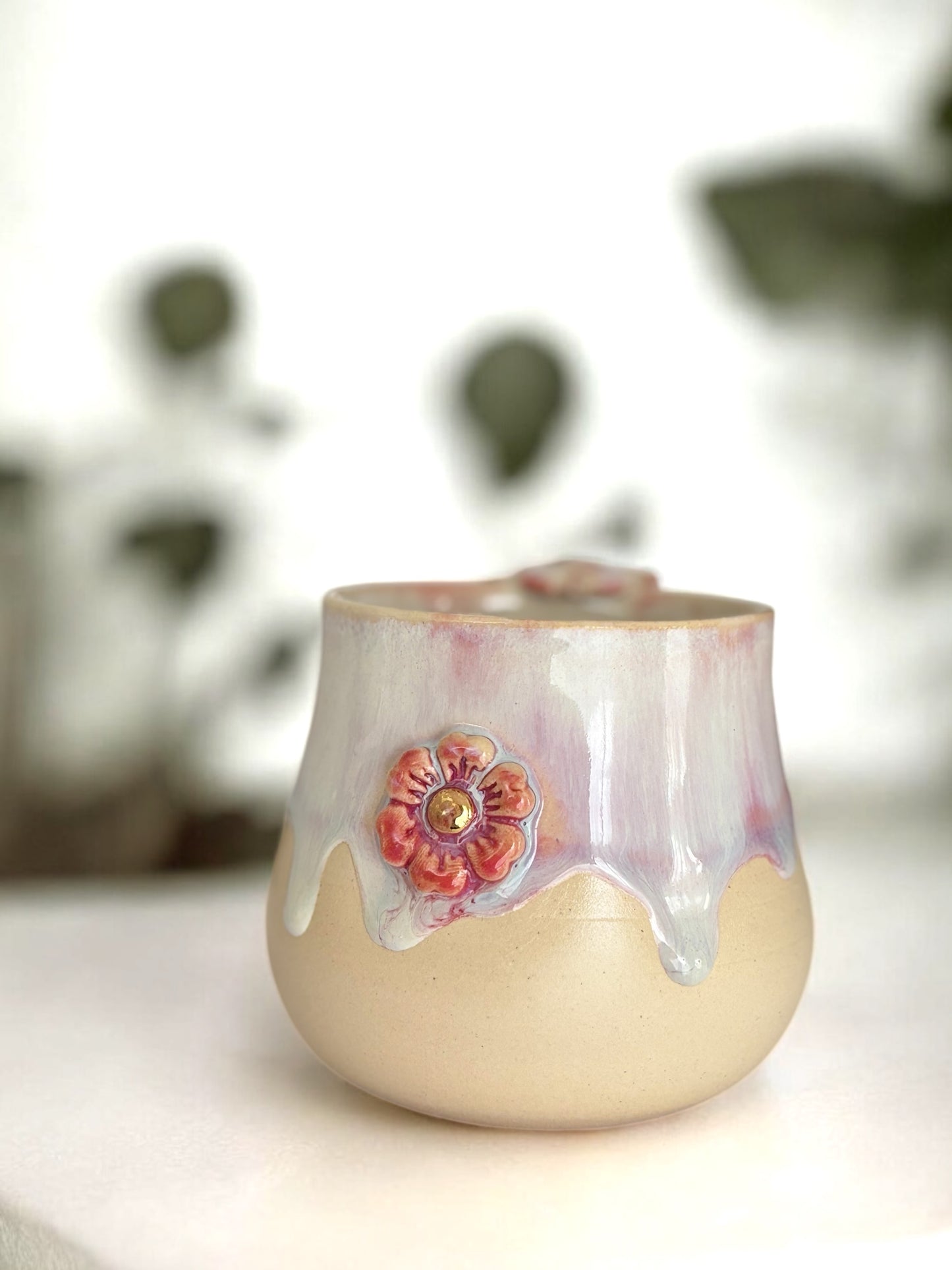 Tasse "fleur" rose pale, dégradés de couleurs douces - éclats en or véritable. Artisanat, pièce unique, fait main