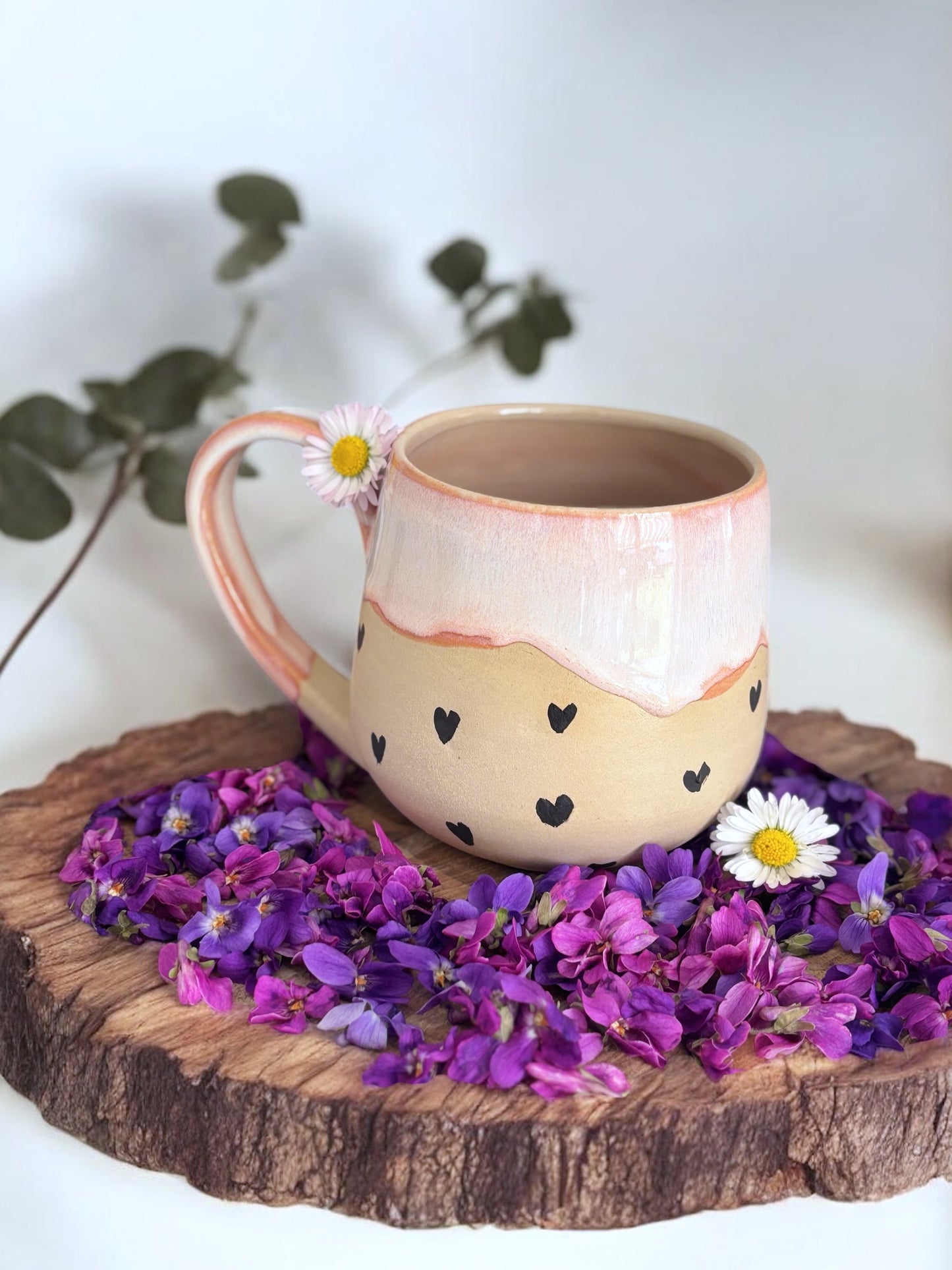 Tasse coeurs ,poterie faite main. Entretien facile.