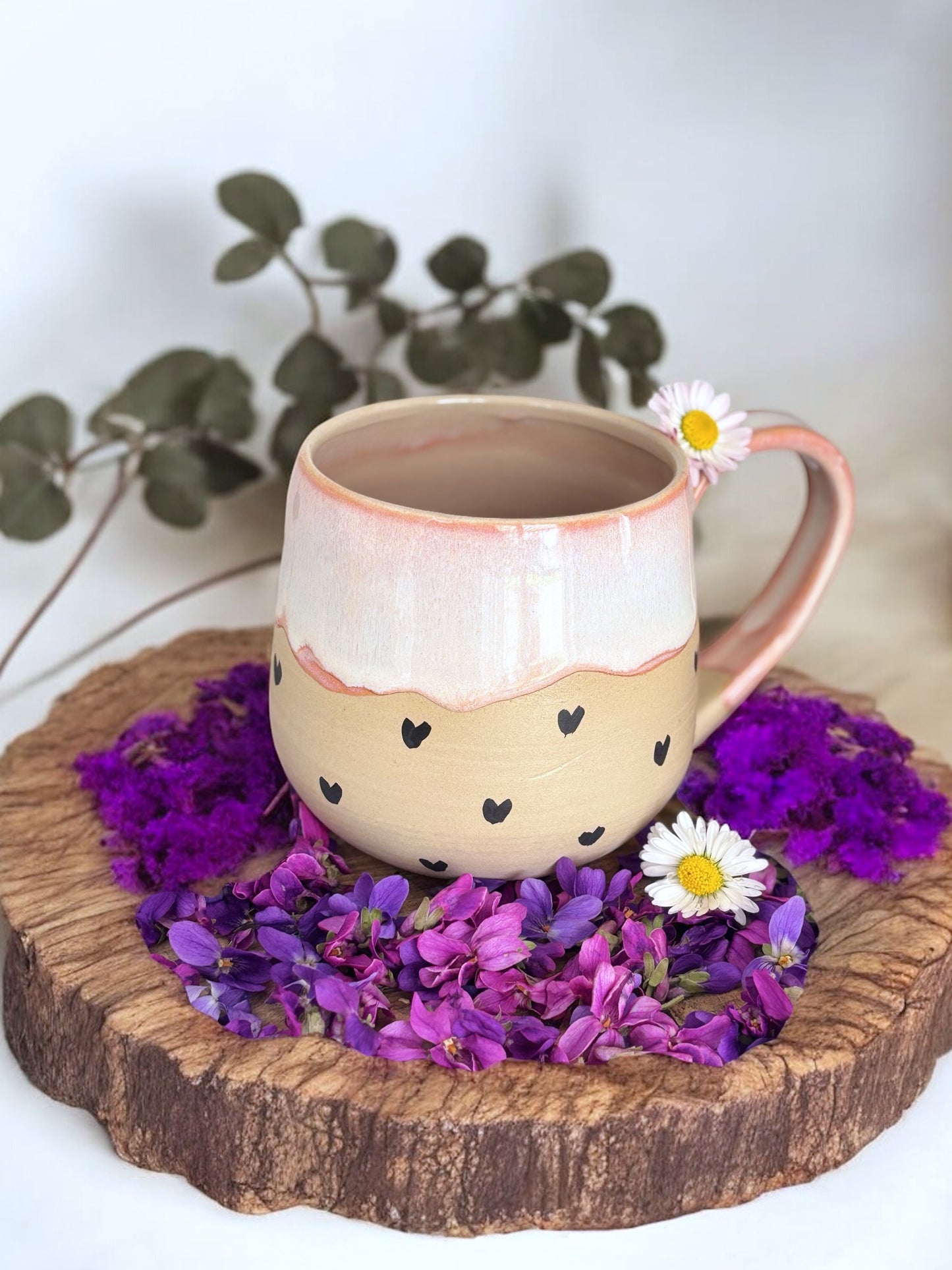 Tasse coeurs ,poterie faite main. Entretien facile.
