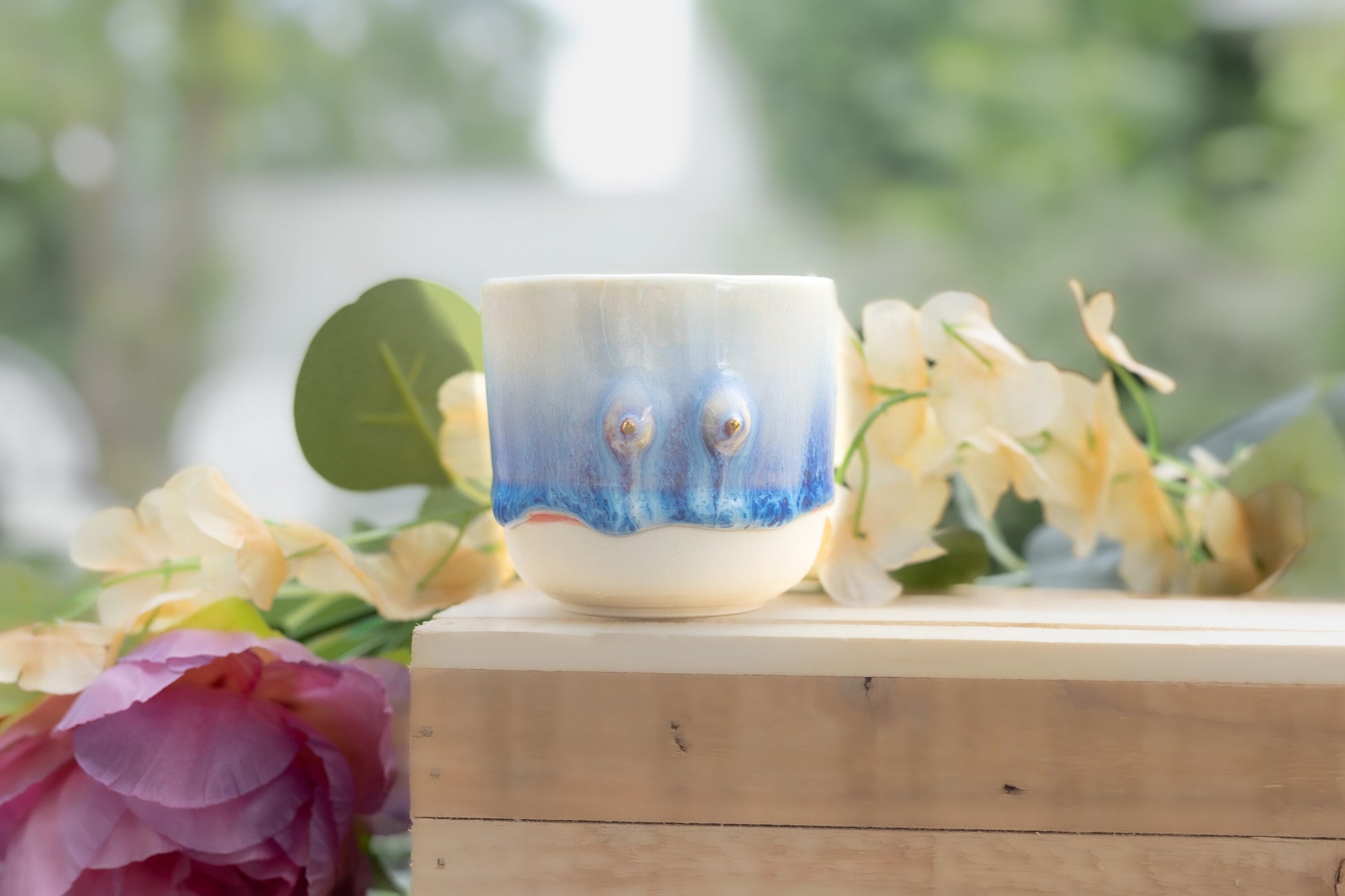 Tasse Nénés en porcelaine, dégradés de couleurs douces - tétons en or véritable. Artisanat, pièce unique, fait main.